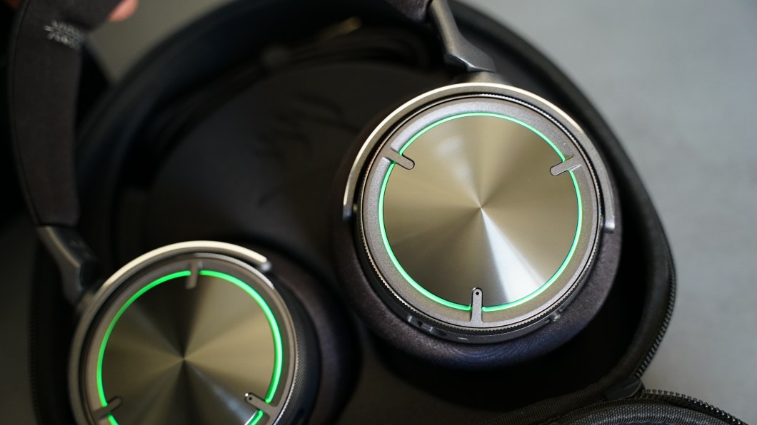 Corsair Virtuoso MAX Wireless Gaming-Headset mit&nbsp;Bluetooth